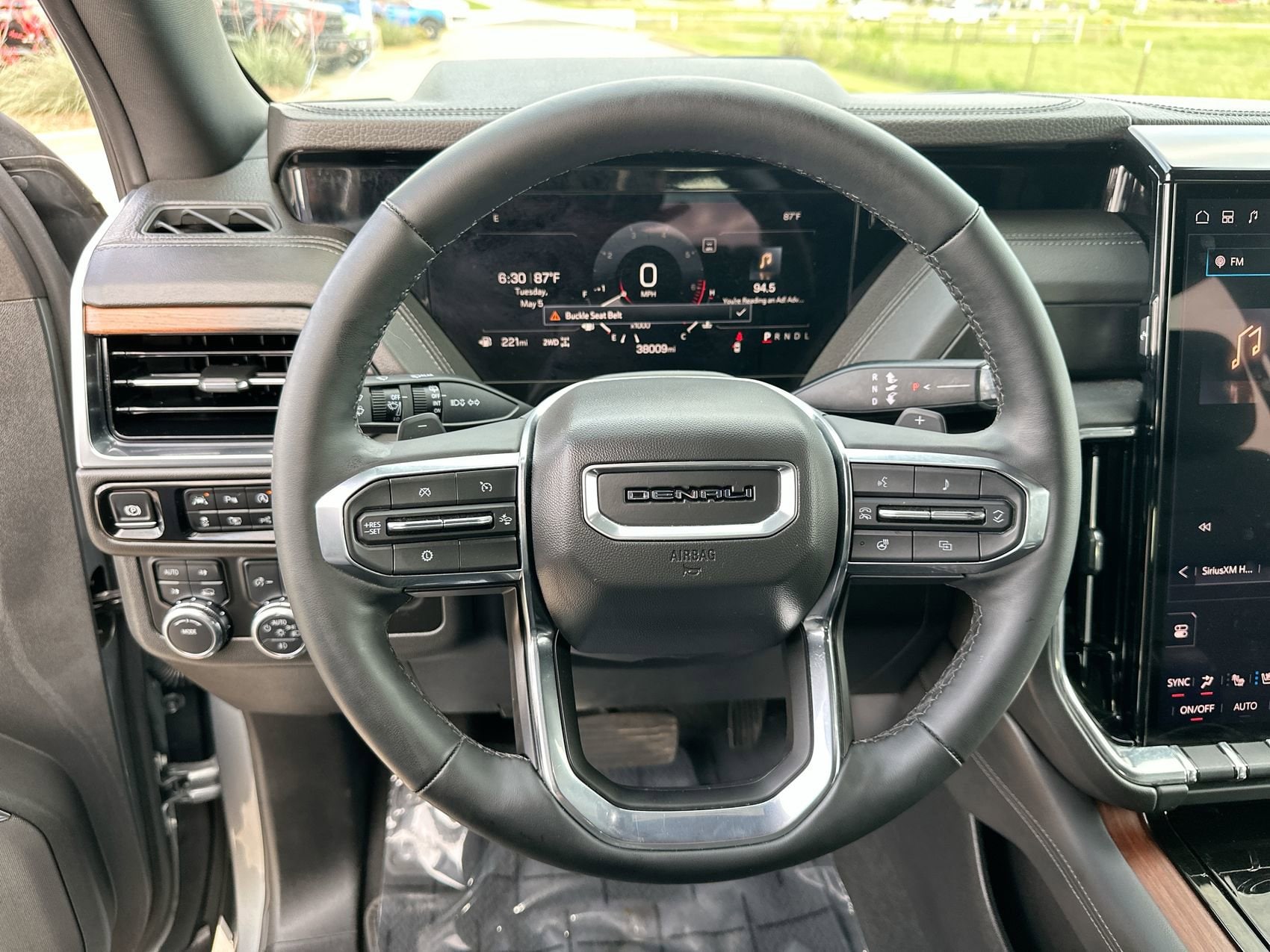 2025 GMC Yukon Denali - Photo 14