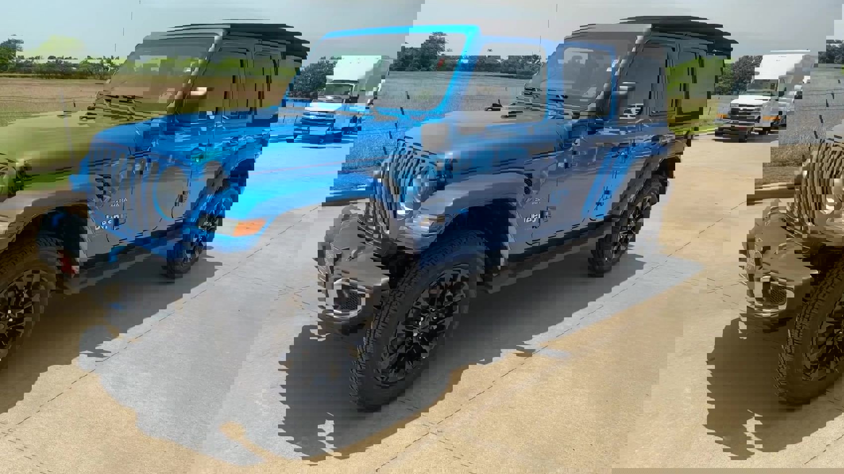 2023 Jeep Wrangler Sahara photo 4