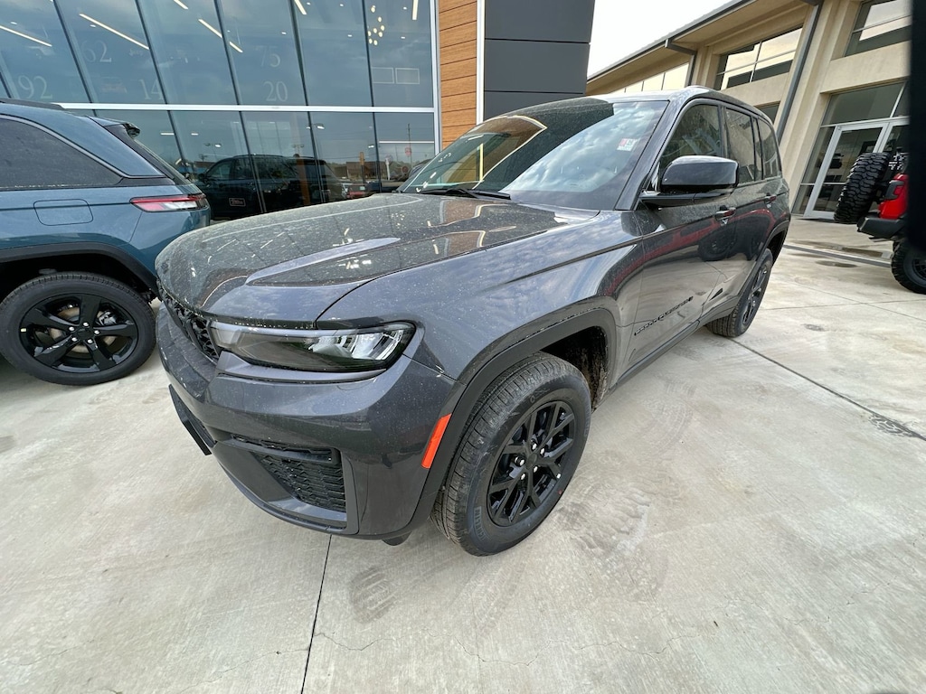 New 2026 Jeep Grand Cherokee Laredo Sport Utility