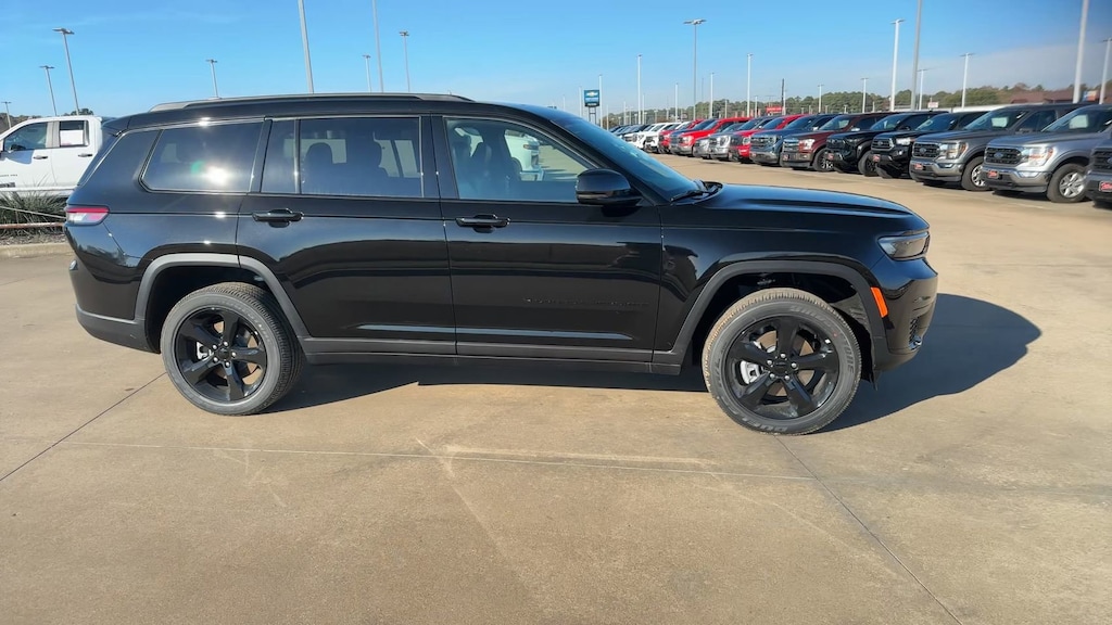 New 2025 Jeep Grand Cherokee L Laredo Sport Utility