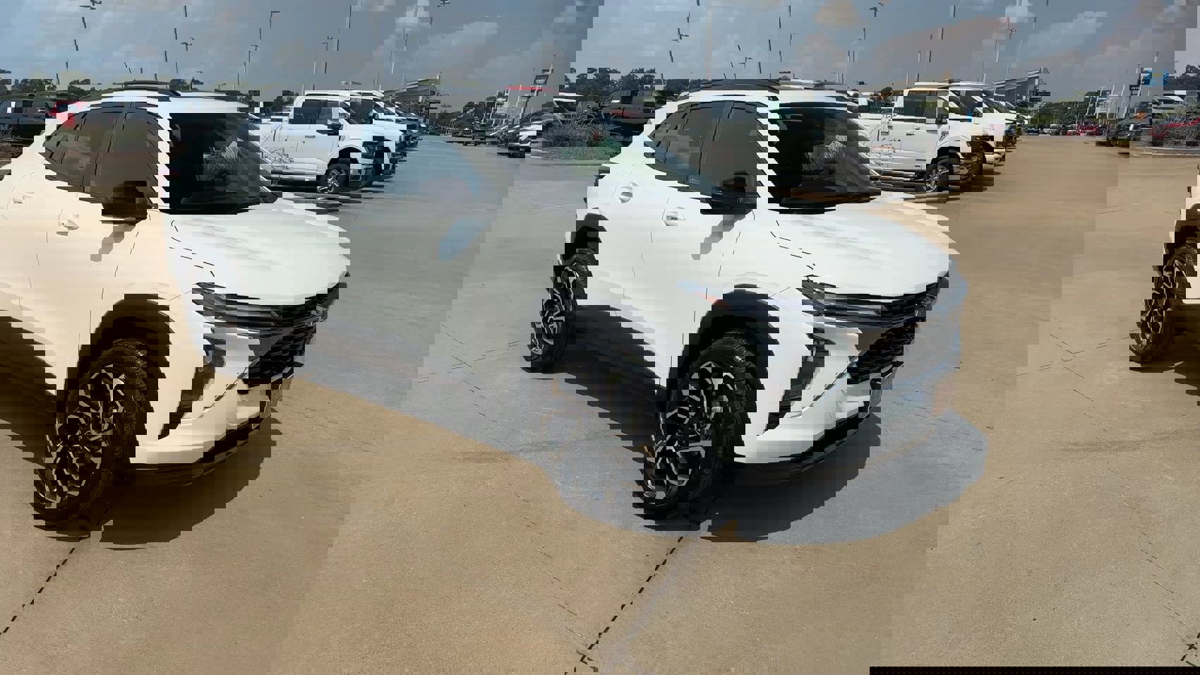 2025 Chevrolet Trax photo 2