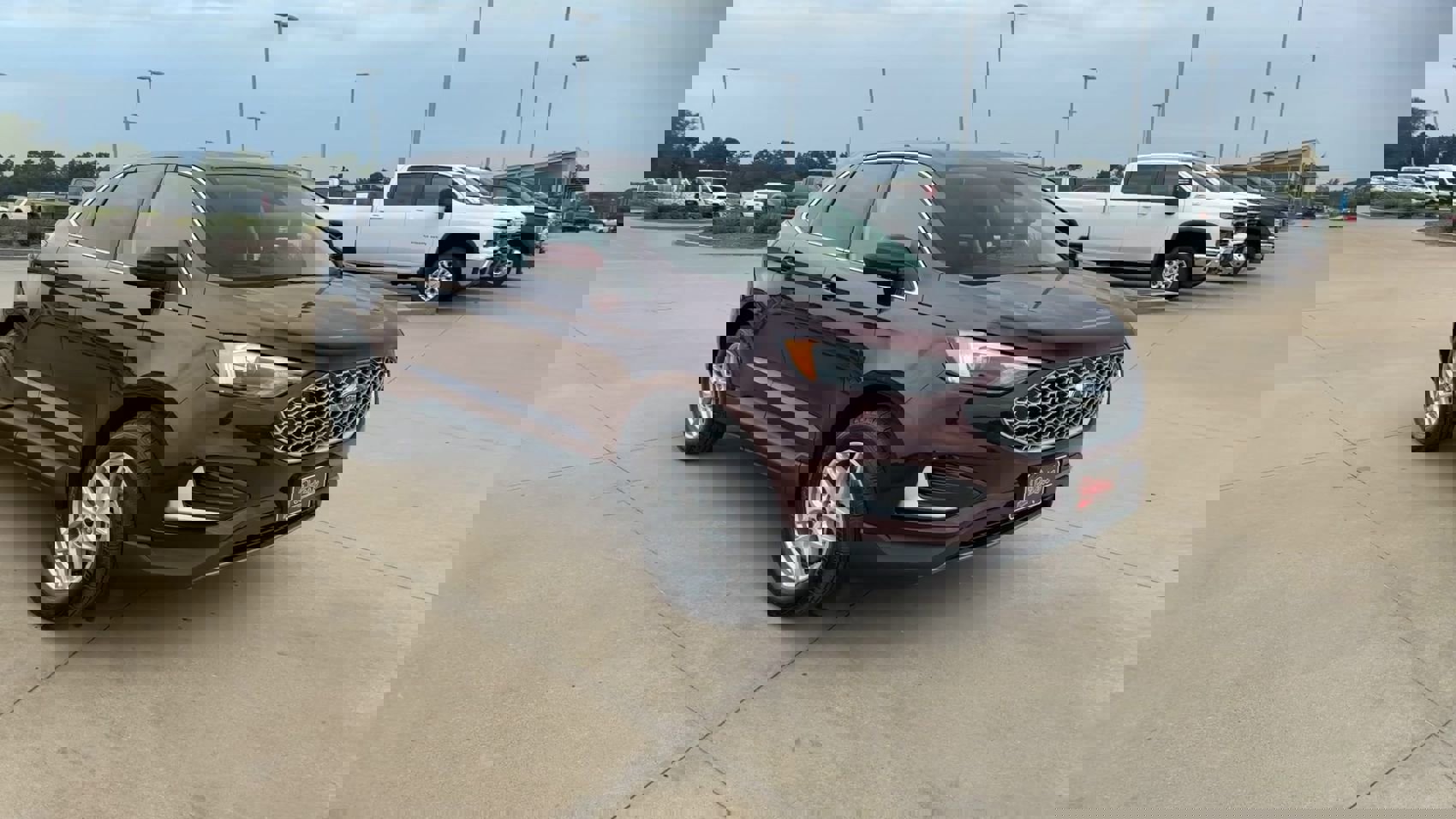 2024 Ford Edge SEL photo 2