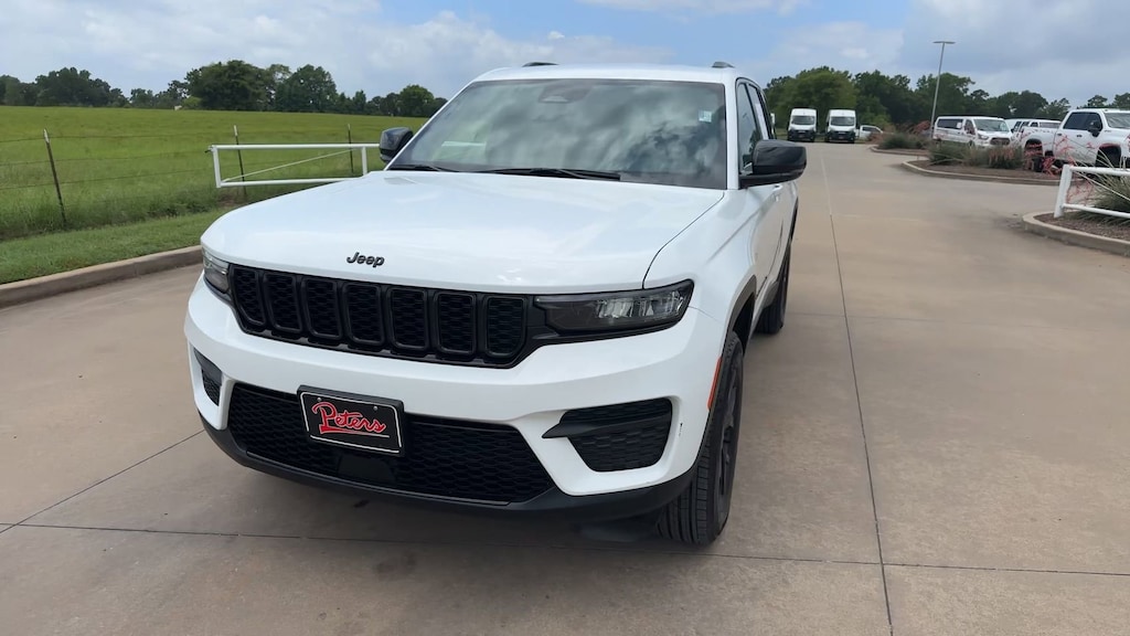 Used 2025 Jeep Grand Cherokee Altitude Altitude 4x4