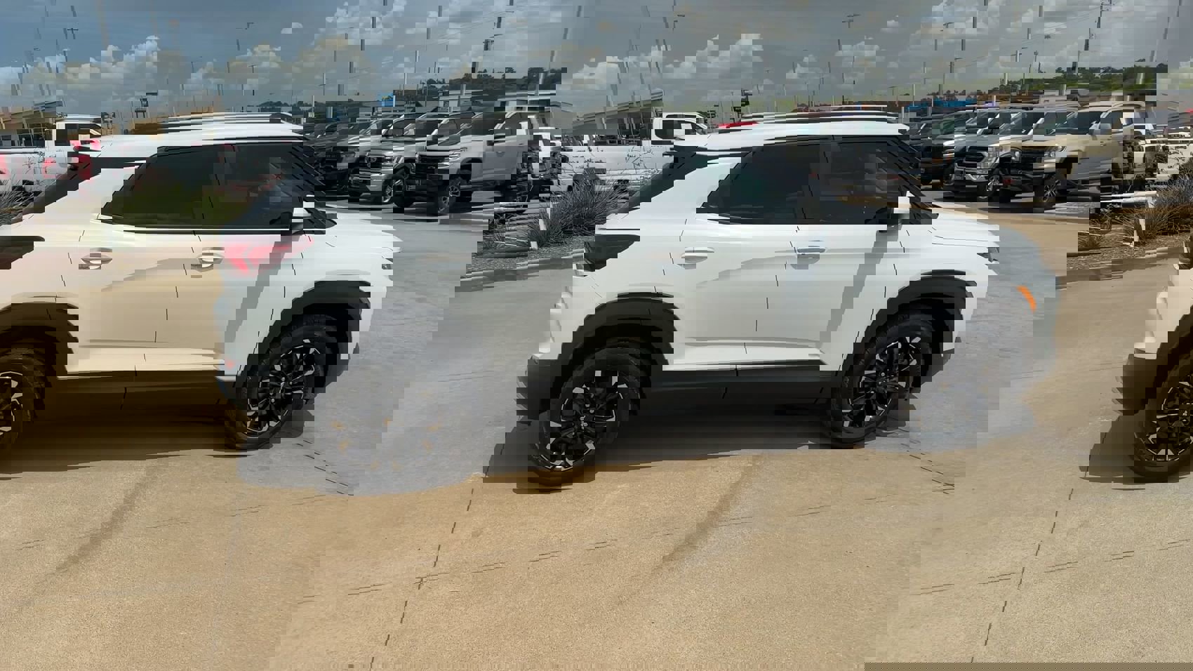 2022 Chevrolet Trailblazer LT photo 2