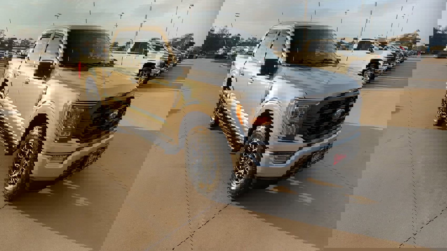 2023 Ford F-150 XLT photo 3