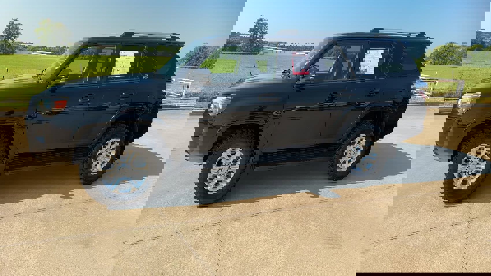 2022 Toyota 4Runner SR5 Premium 4WD photo 4