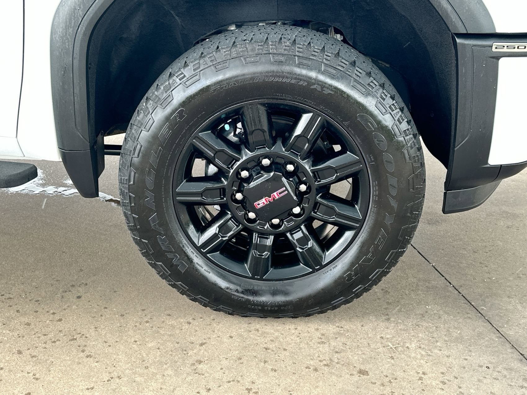 2024 GMC Sierra 2500HD AT4 - Photo 10