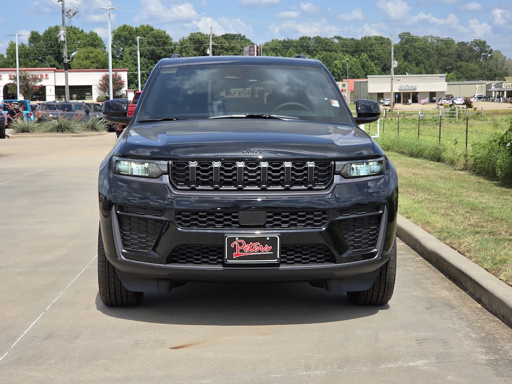 New 2026 Jeep Grand Cherokee Laredo Sport Utility