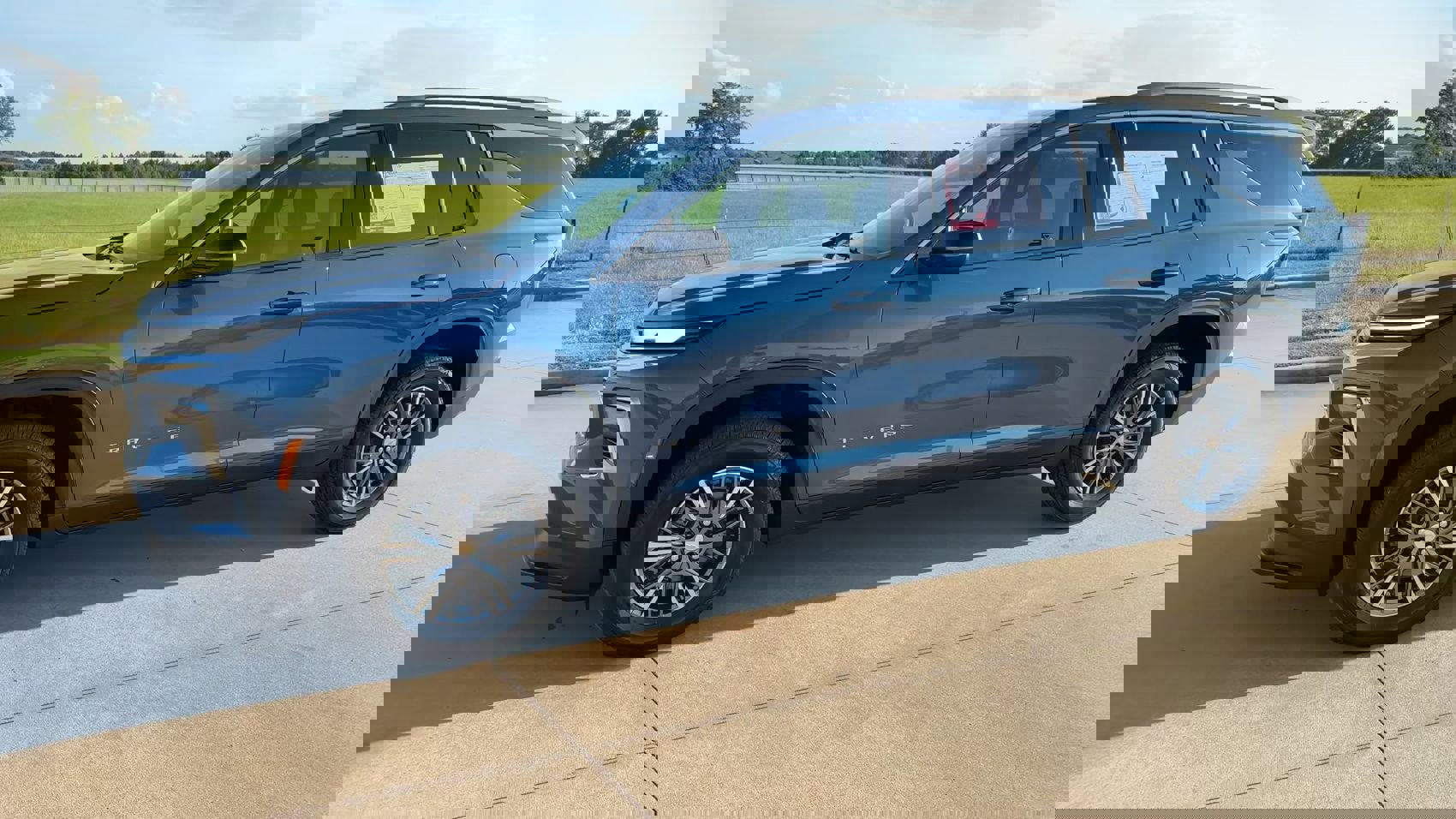2025 Chevrolet Traverse 1LT photo 4