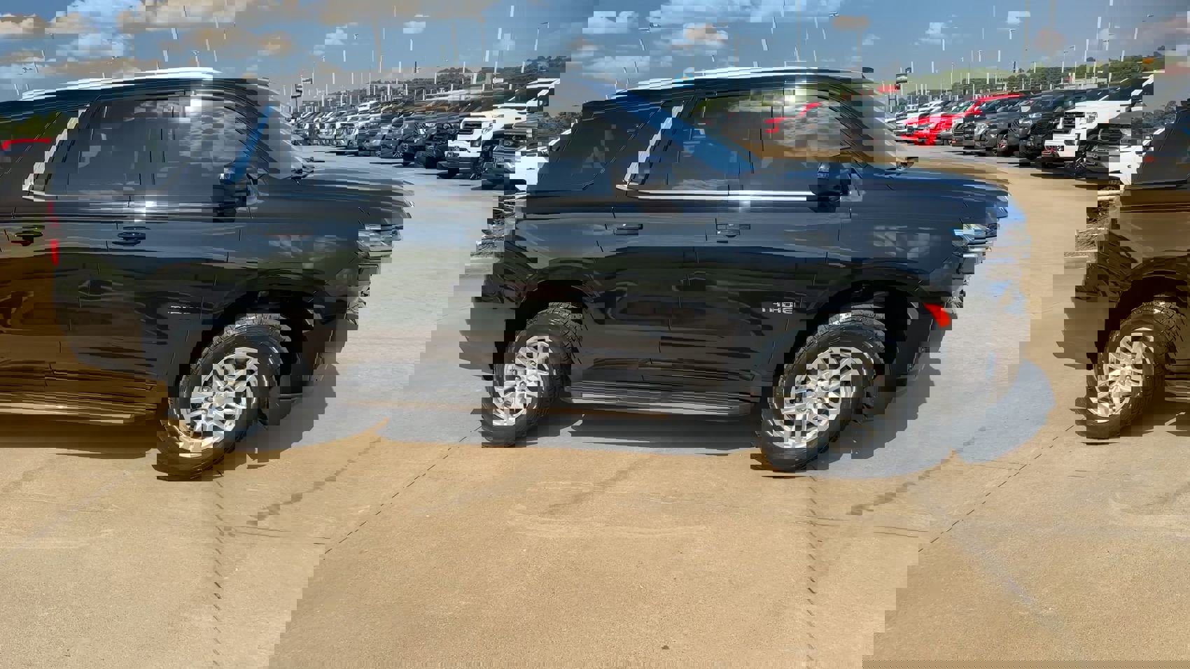 2022 Chevrolet Tahoe LT photo 2