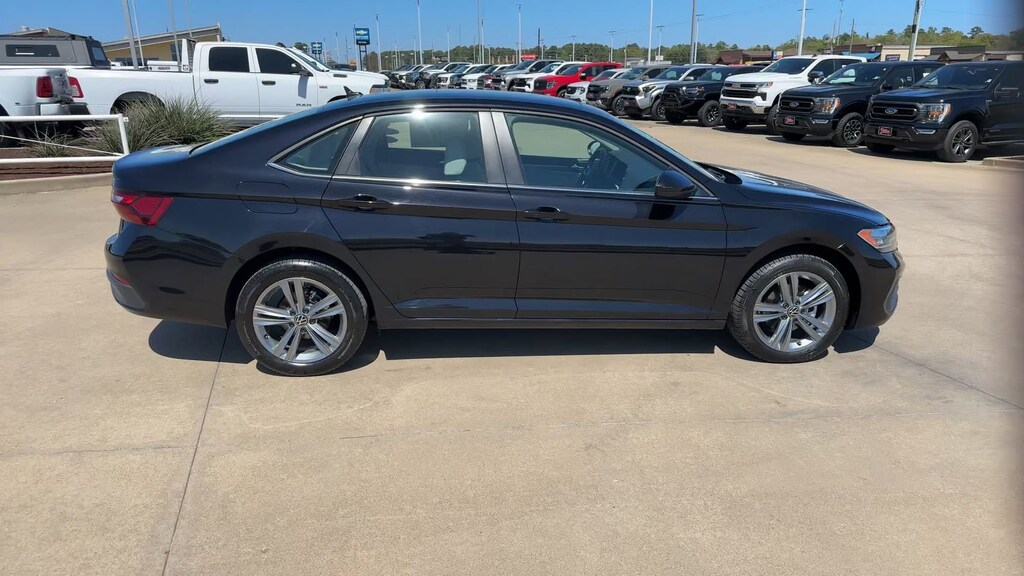 Used 2024 Volkswagen Jetta SE SE Auto