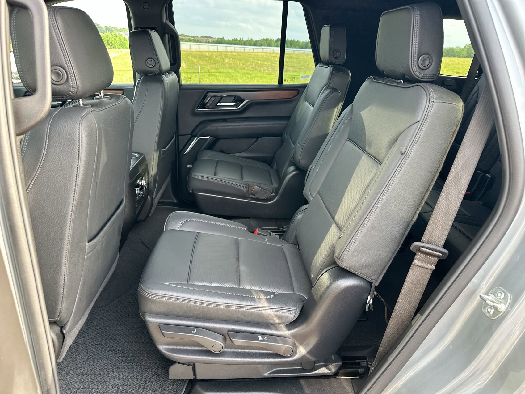 2025 GMC Yukon Denali - Photo 24