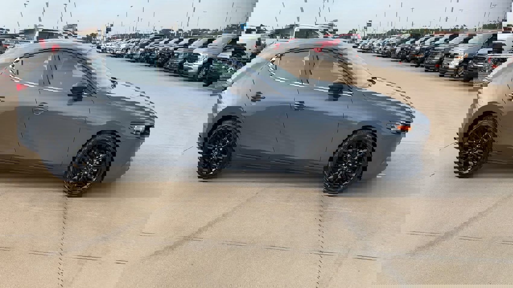 2024 Mazda Mazda3 Hatchback 2.5 s Carbon photo 2