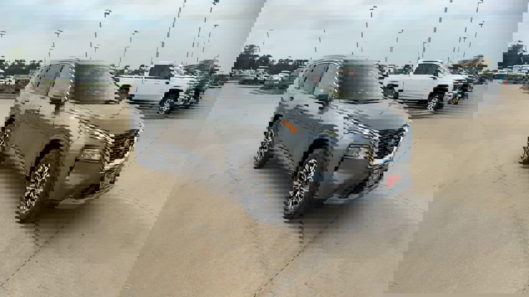2023 Nissan Rogue SV photo 2