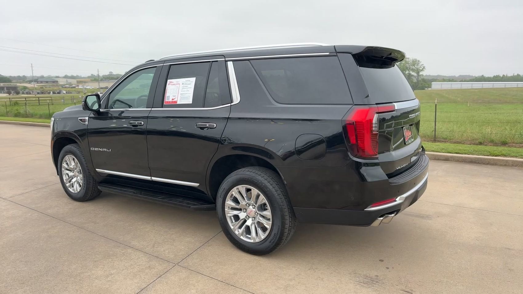 2025 GMC Yukon Denali - Photo 7