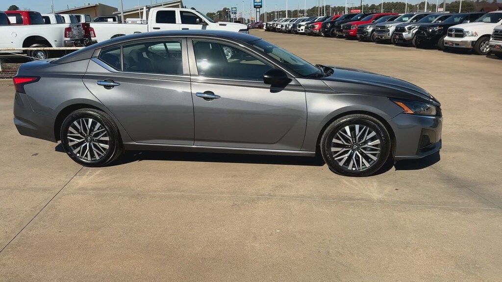 Used 2025 Nissan Altima SV SV FWD