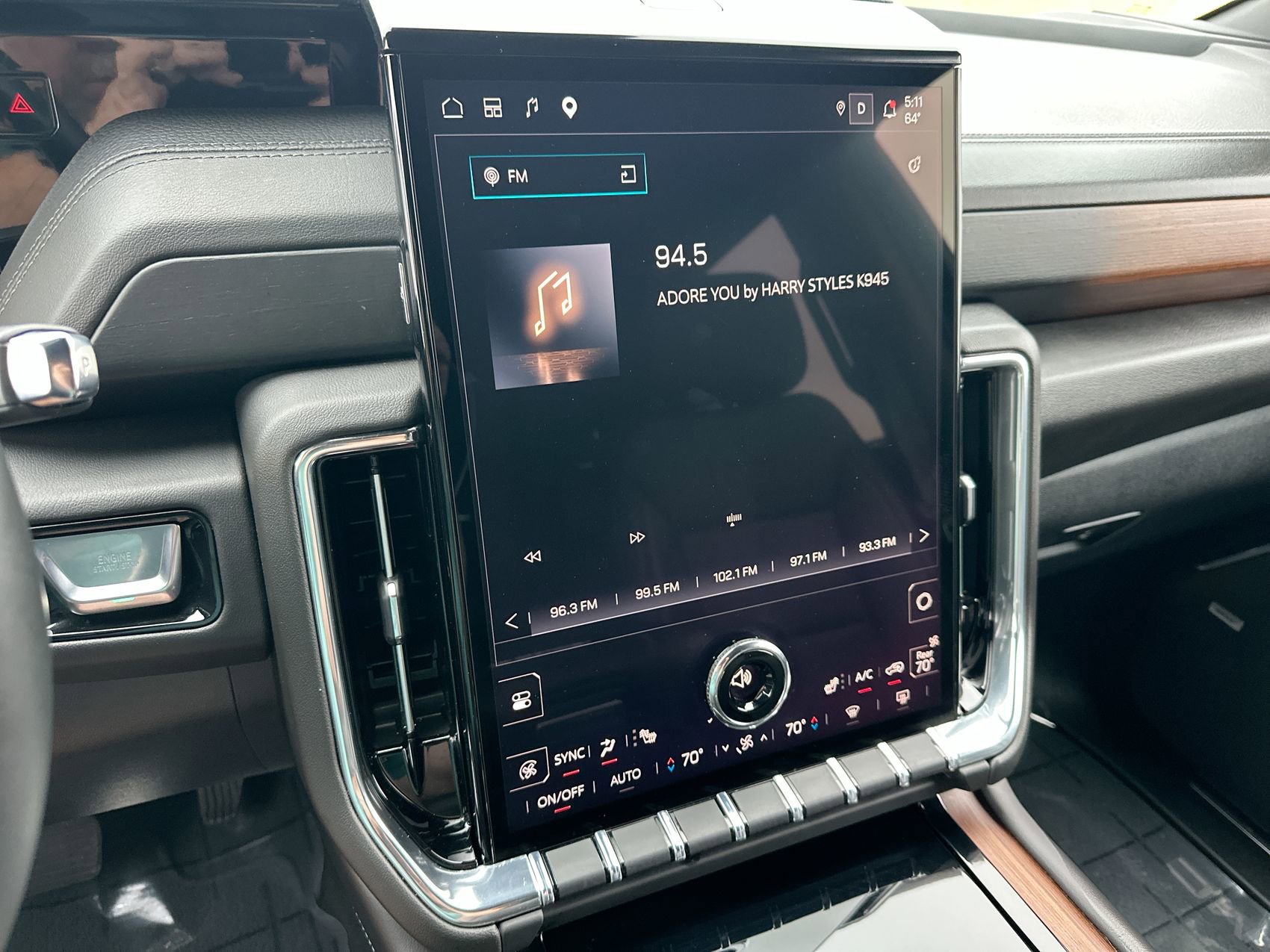 2025 GMC Yukon Denali - Photo 16