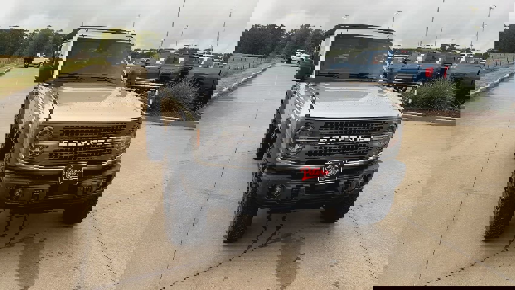 2023 Ford Bronco Badlands photo 2