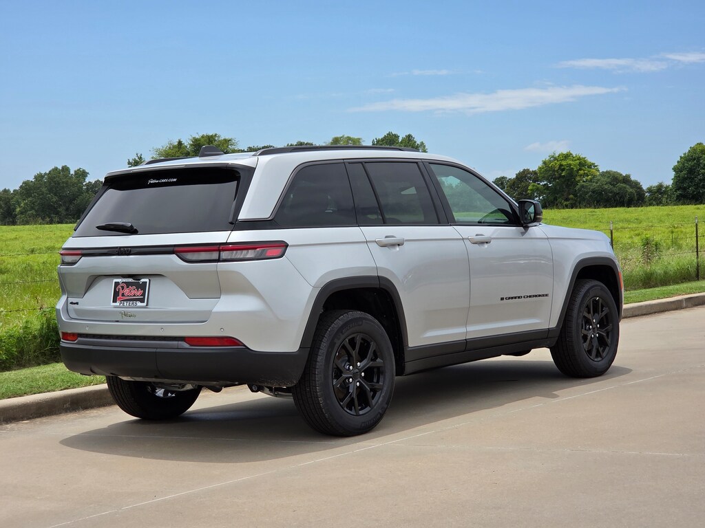 New 2026 Jeep Grand Cherokee Laredo Sport Utility