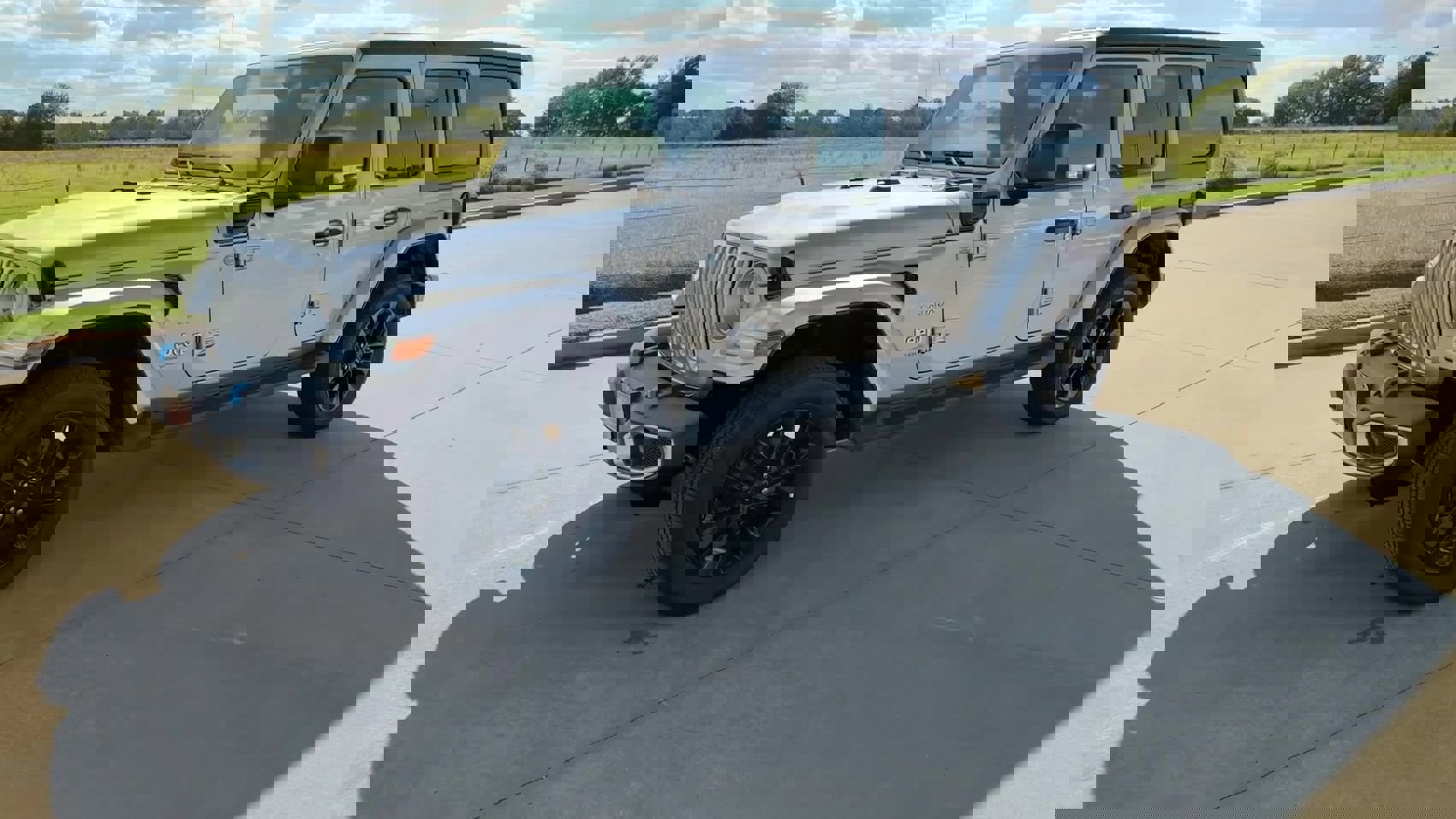 2023 Jeep Wrangler 4xe Sahara photo 4
