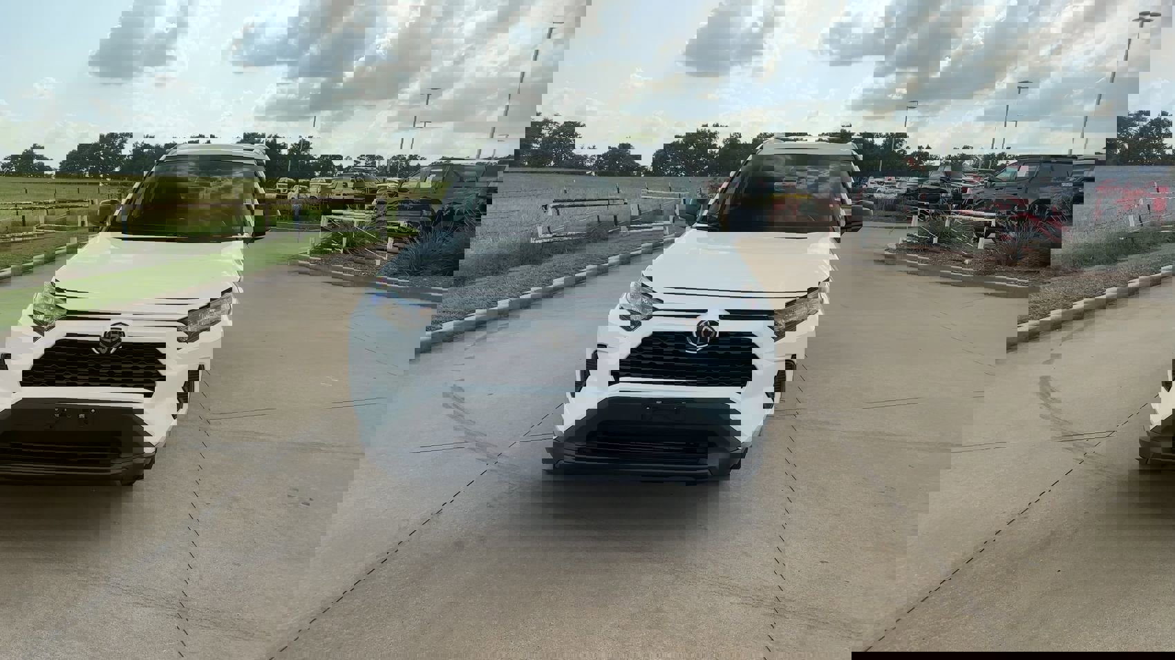 2021 Toyota RAV4 LE photo 3