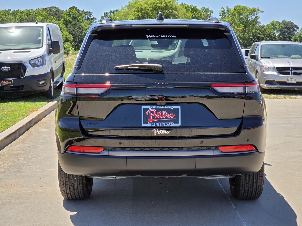 New 2026 Jeep Grand Cherokee Laredo Sport Utility