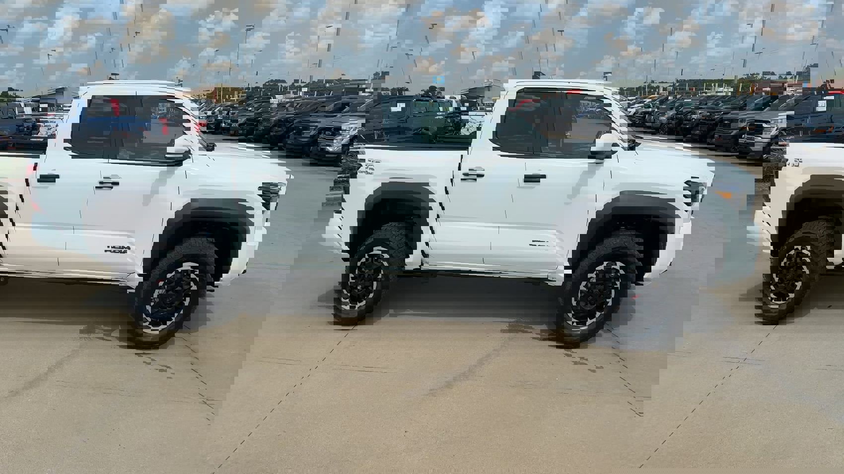 2024 Toyota Tacoma 4x4 SR5 Double Cab photo 2