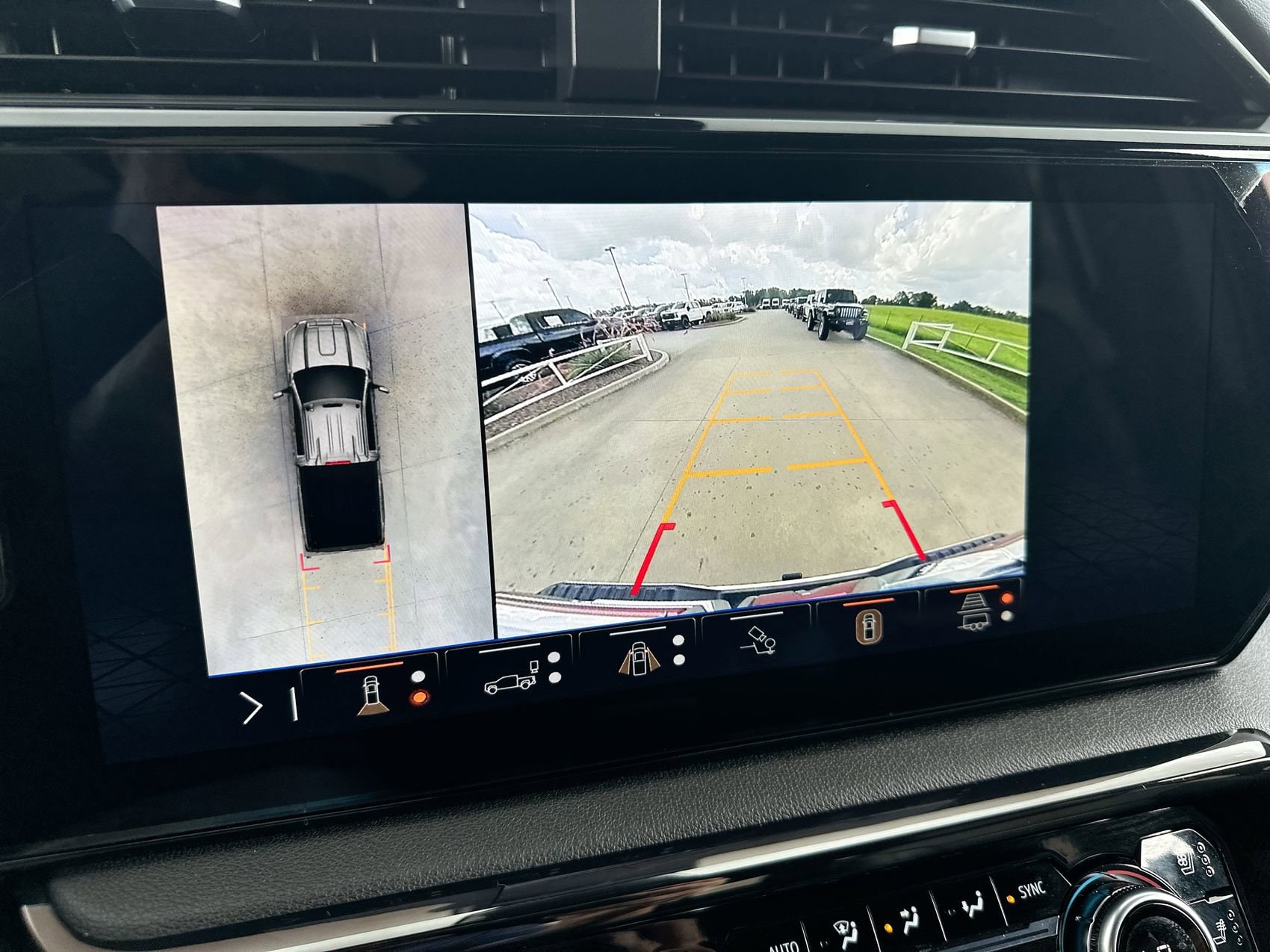 2024 GMC Sierra 2500HD AT4 - Photo 17