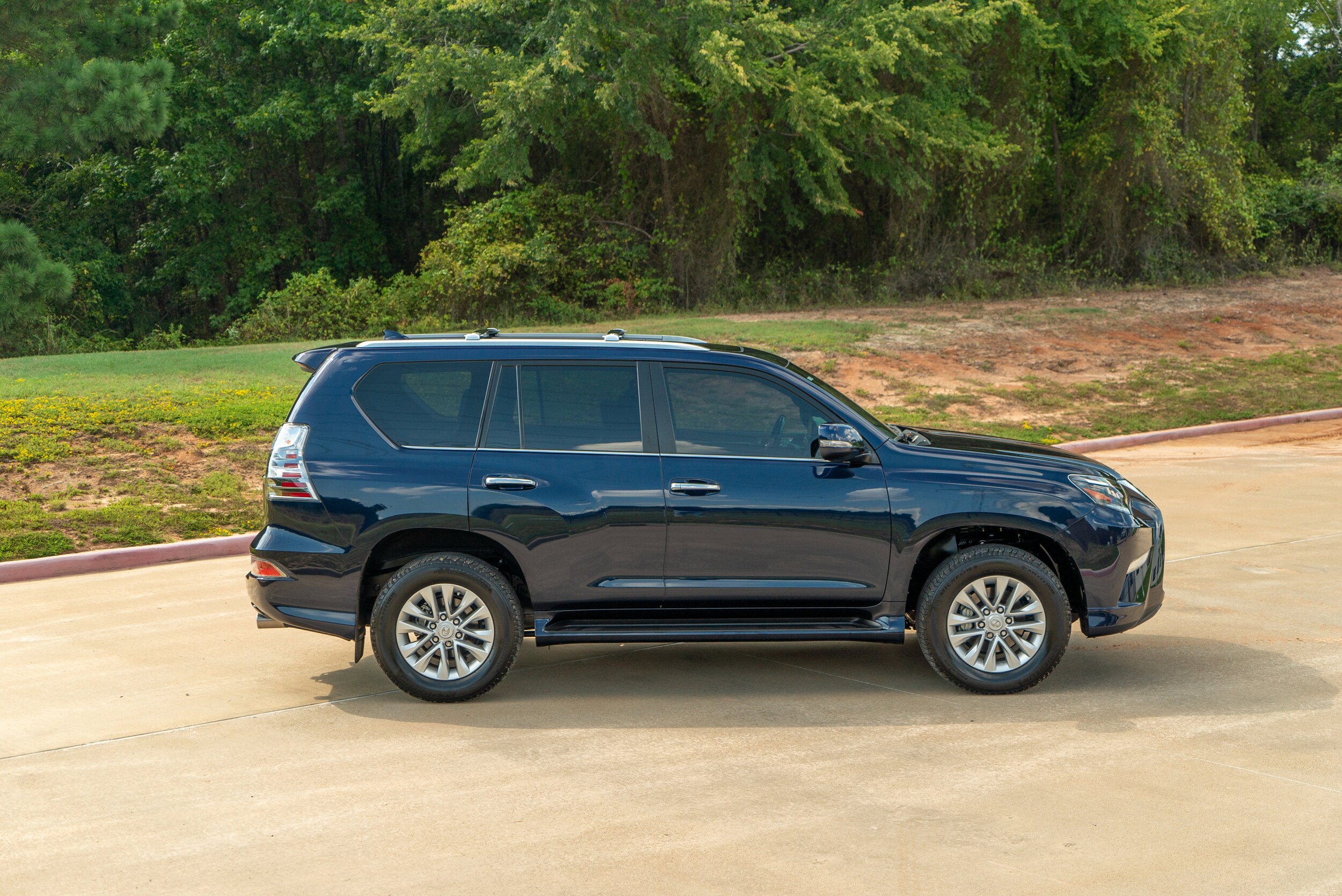 2023 Lexus GX 460 Premium photo 3