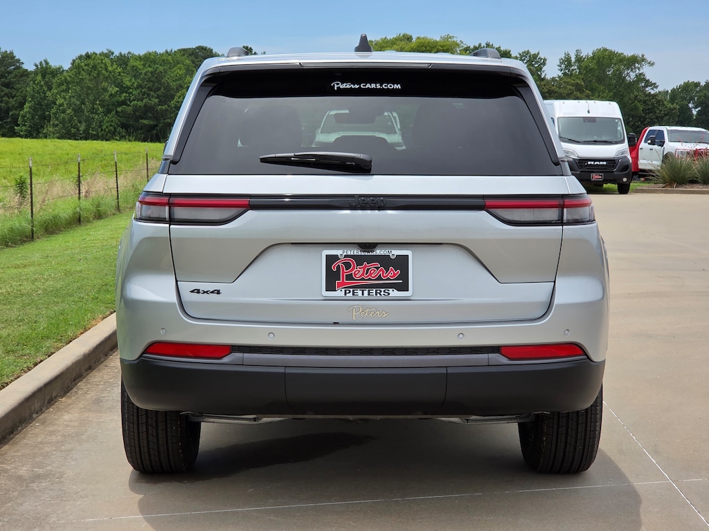 New 2026 Jeep Grand Cherokee Laredo Sport Utility