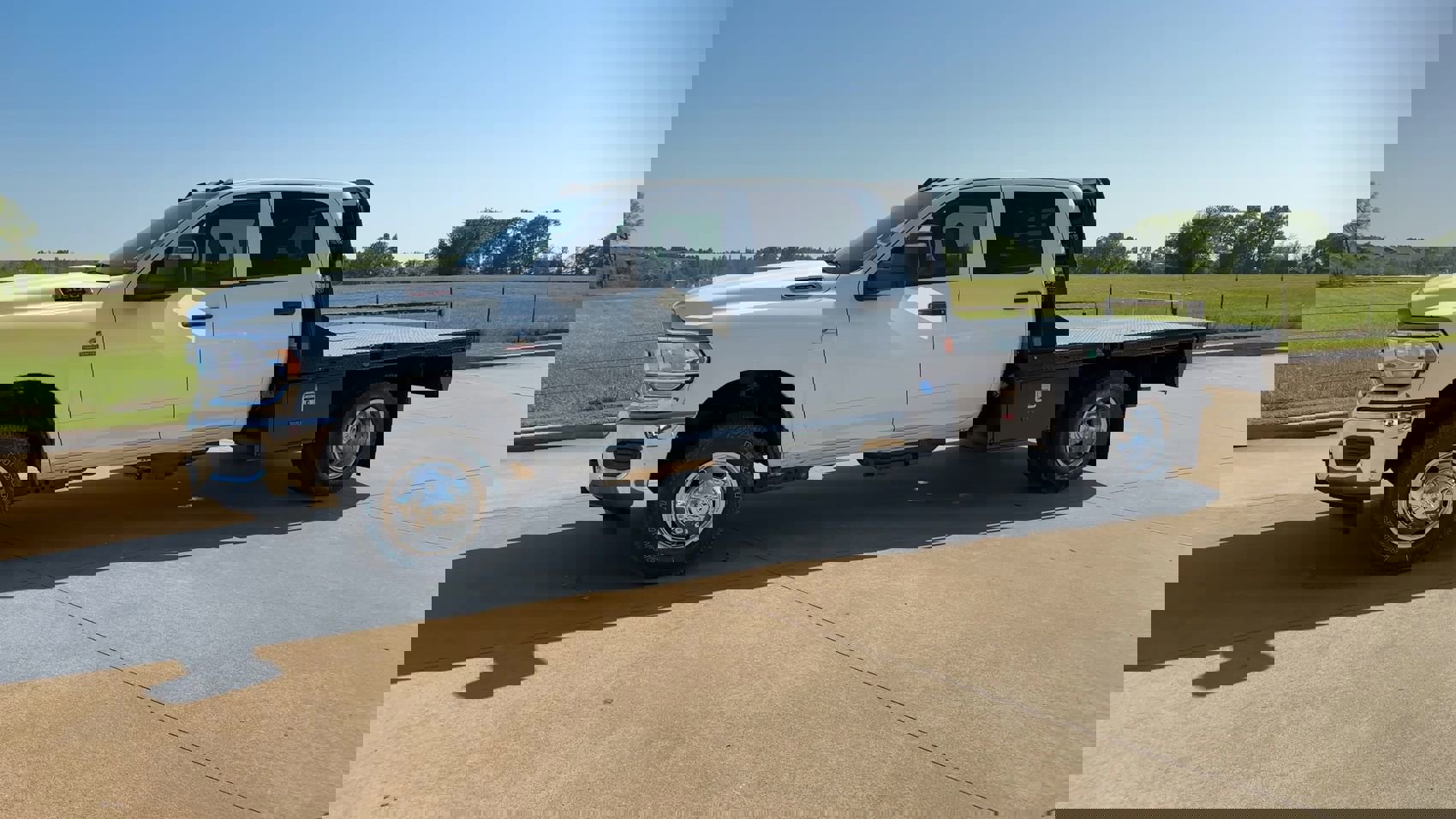 2024 Ram 3500 Tradesman SLT Laramie Limited photo 4