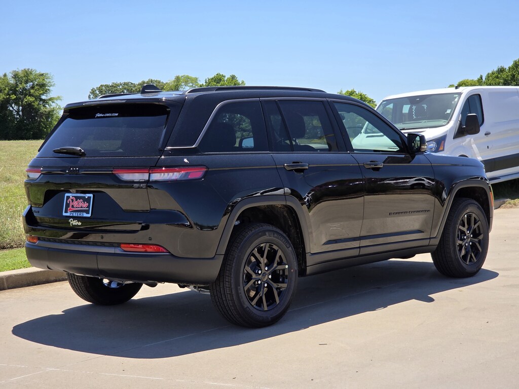 New 2026 Jeep Grand Cherokee Laredo Sport Utility