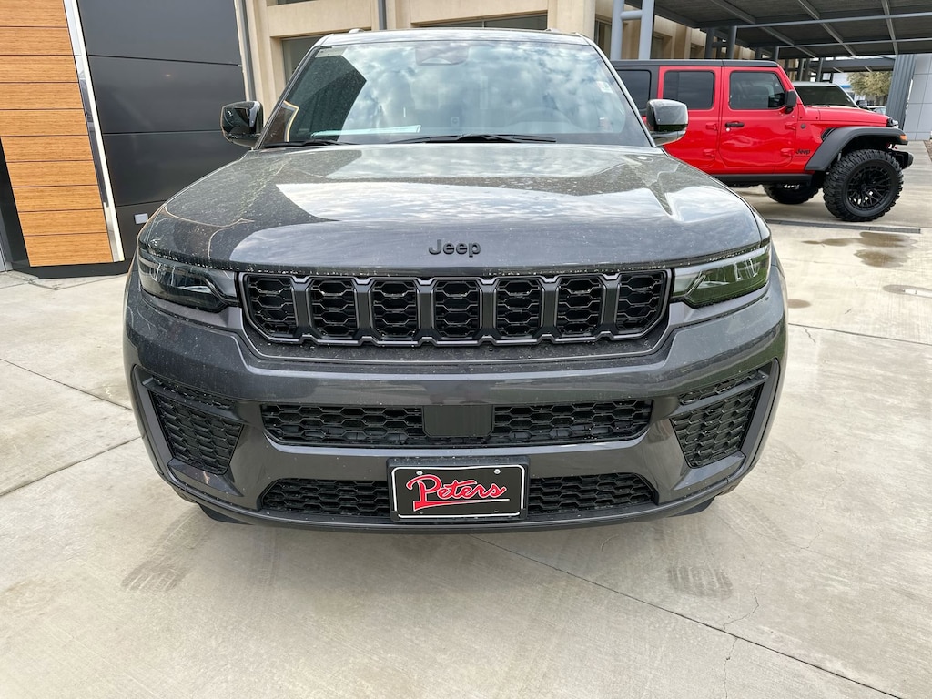 New 2026 Jeep Grand Cherokee Laredo Sport Utility