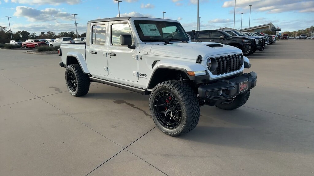 New 2025 Jeep Gladiator Sport Pickup