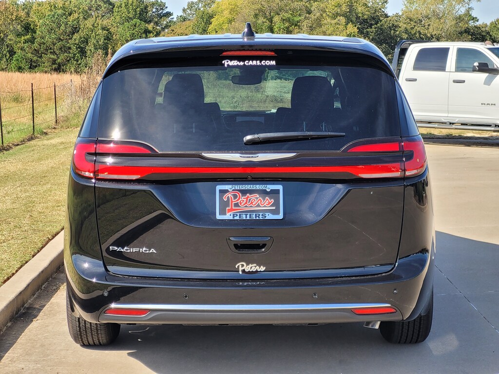 New 2025 Chrysler Pacifica Select Passenger Van