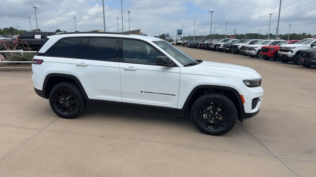 Used 2025 Jeep Grand Cherokee Altitude Altitude 4x4
