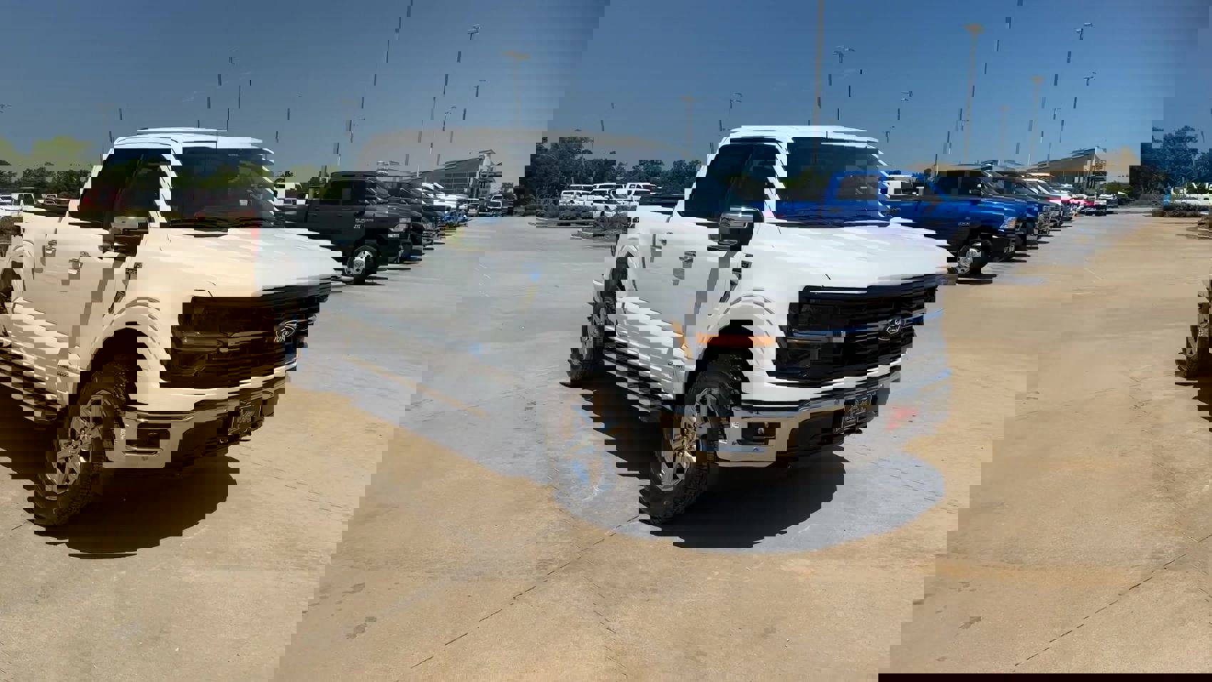 2024 Ford F-150 XLT photo 2