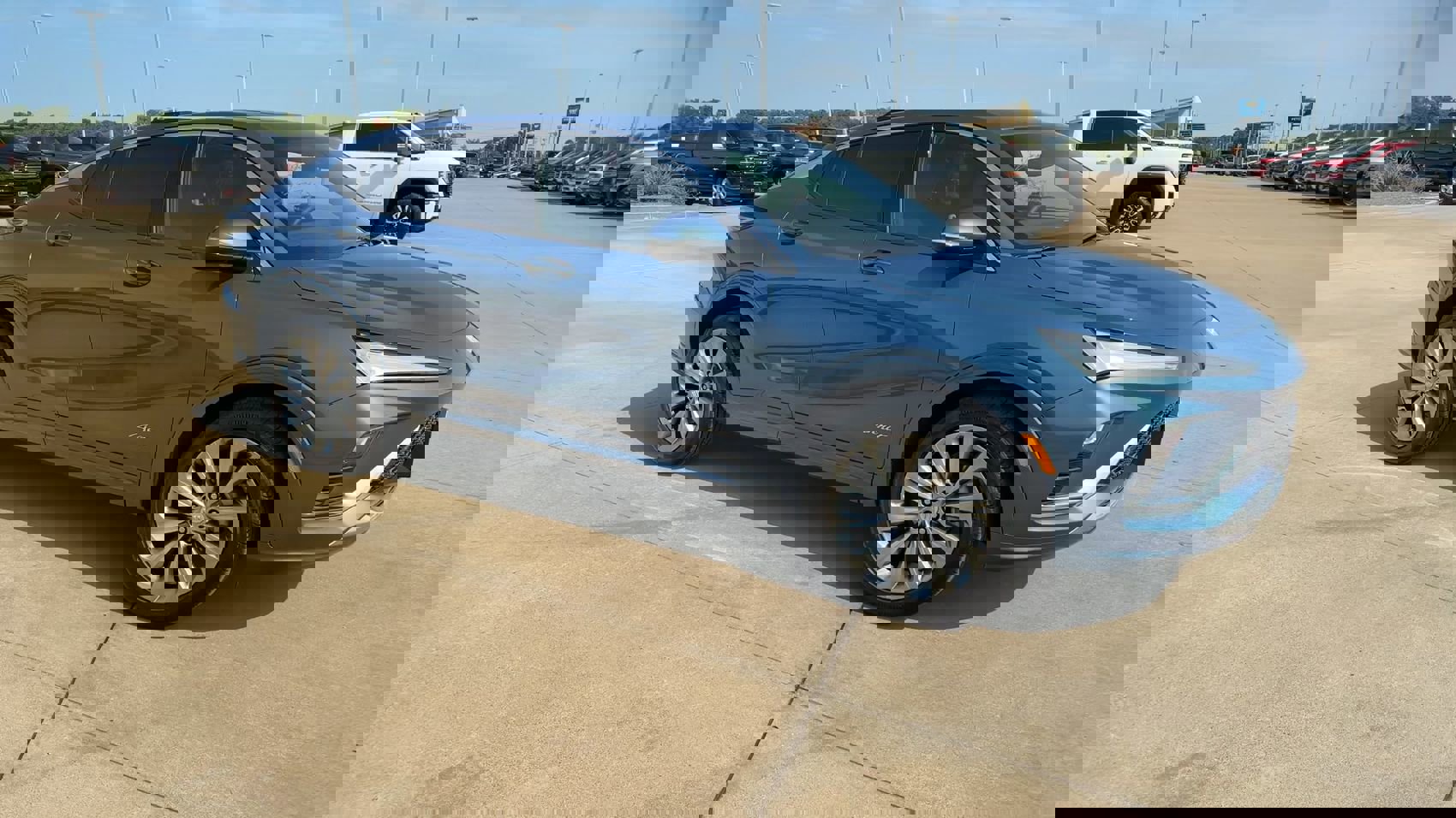 2025 Buick Envista Avenir photo 3