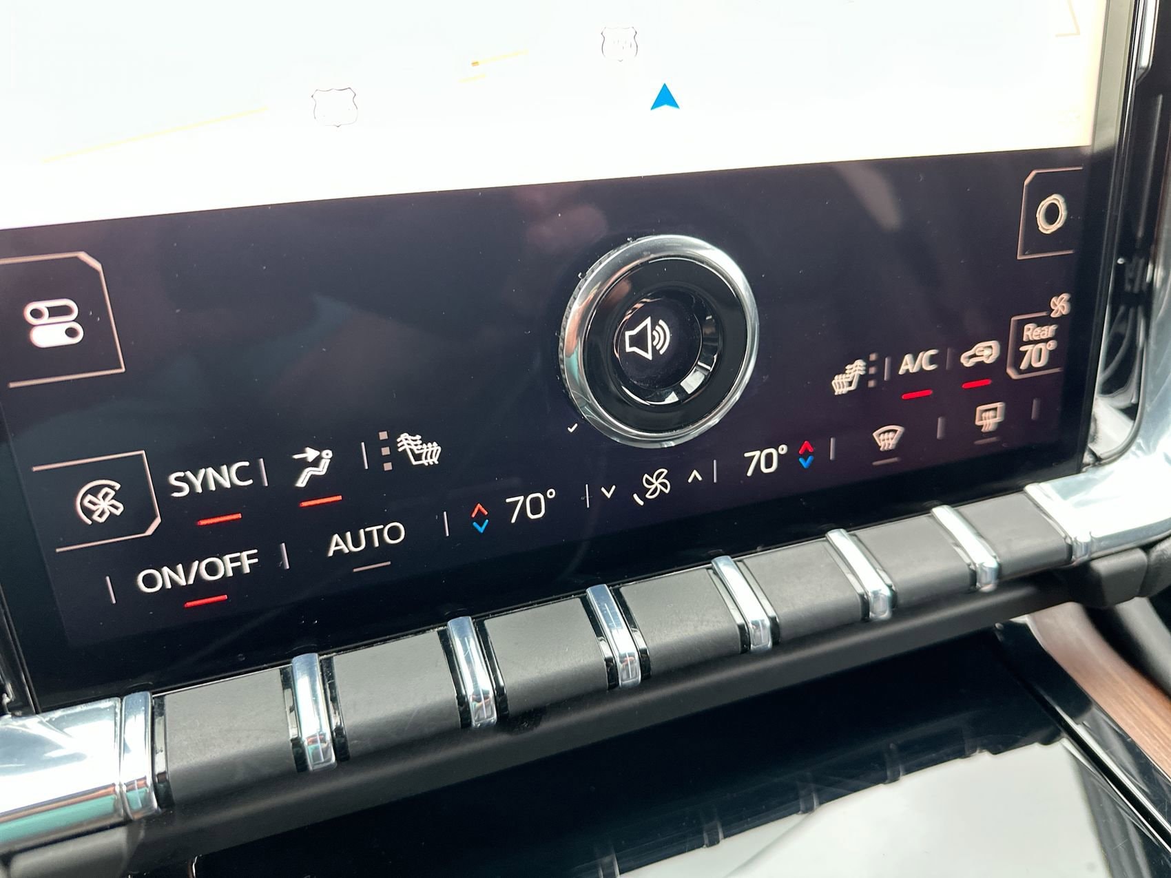 2025 GMC Yukon Denali - Photo 19