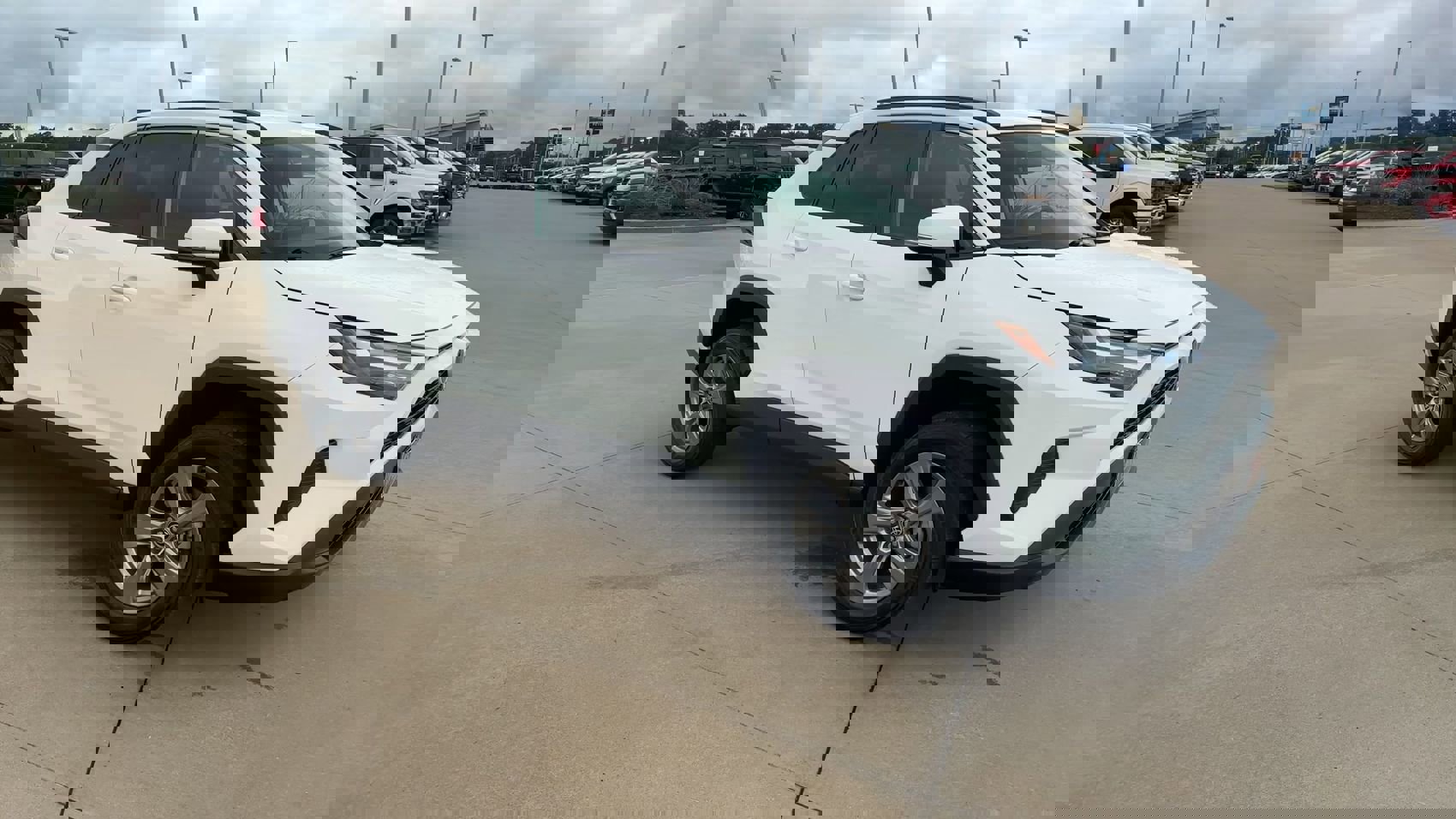 2024 Toyota RAV4 XLE photo 2