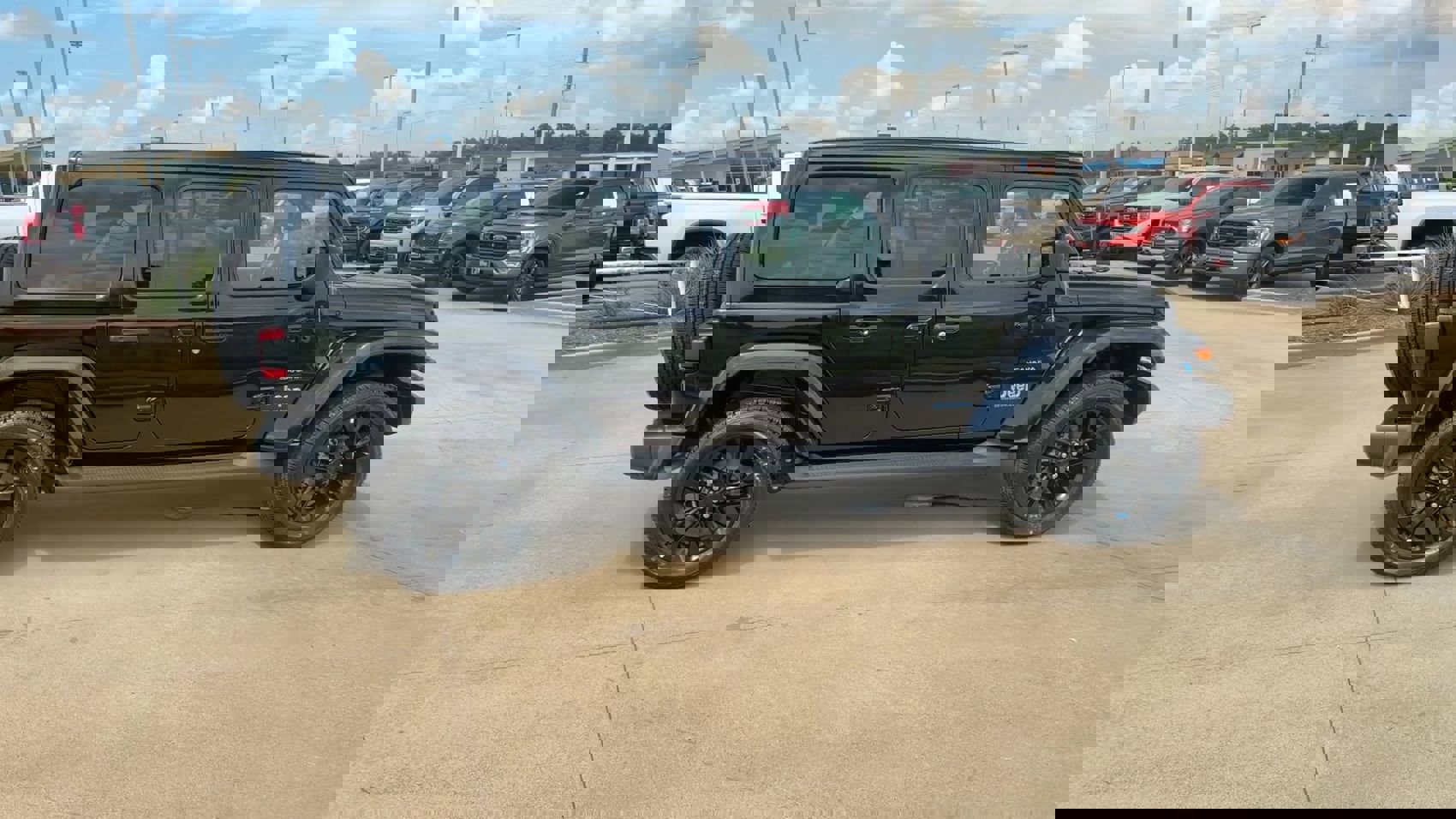 2023 Jeep Wrangler Sahara photo 2