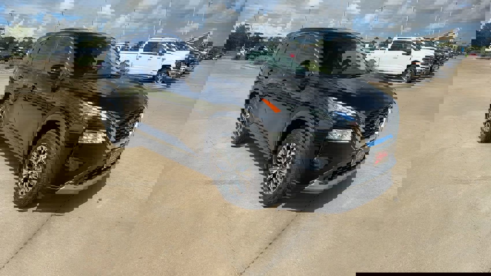 2023 Nissan Rogue SV photo 2