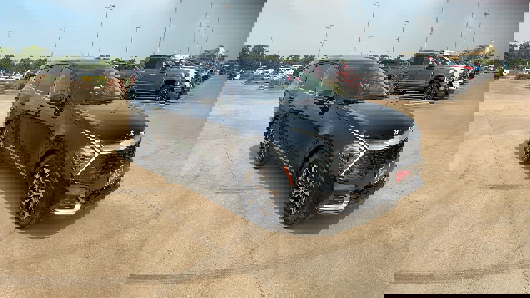 2024 Kia Sportage EX photo 2