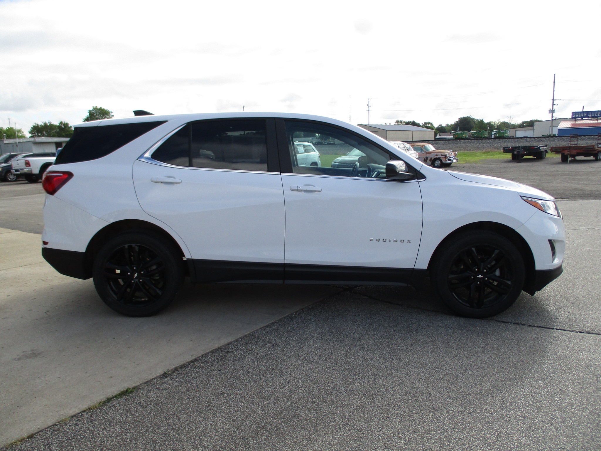 Used 2021 Chevrolet Equinox LT with VIN 3GNAXKEV3ML399163 for sale in Gibson City, IL