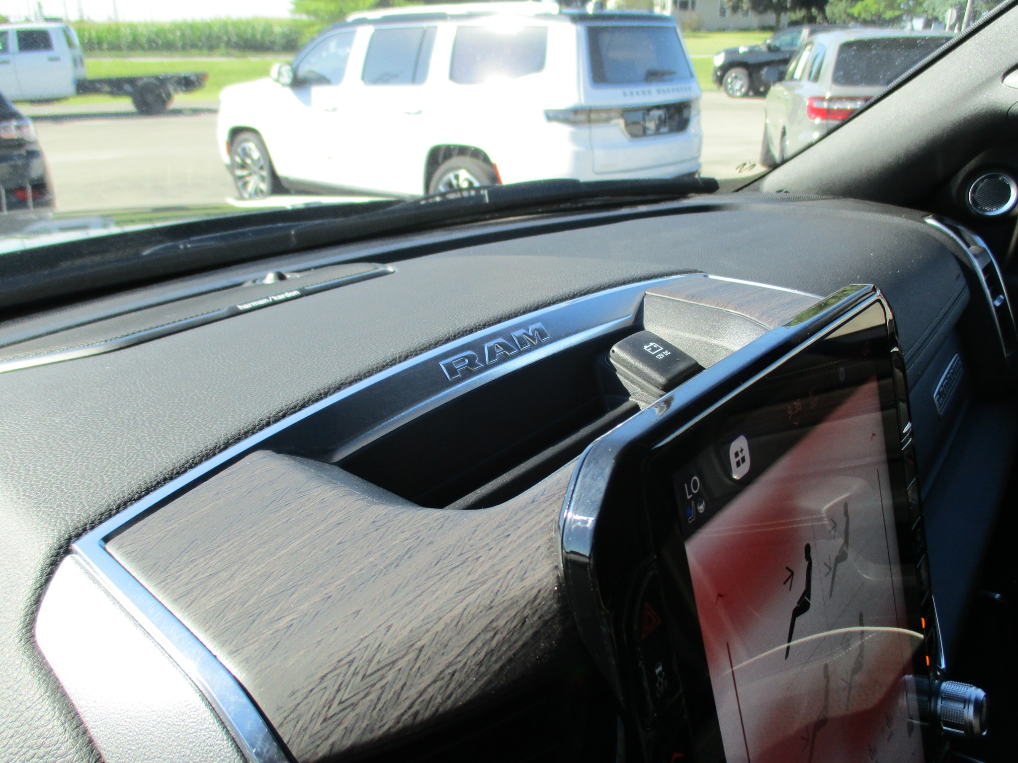 2025 RAM Ram 2500 Pickup Laramie - Photo 25