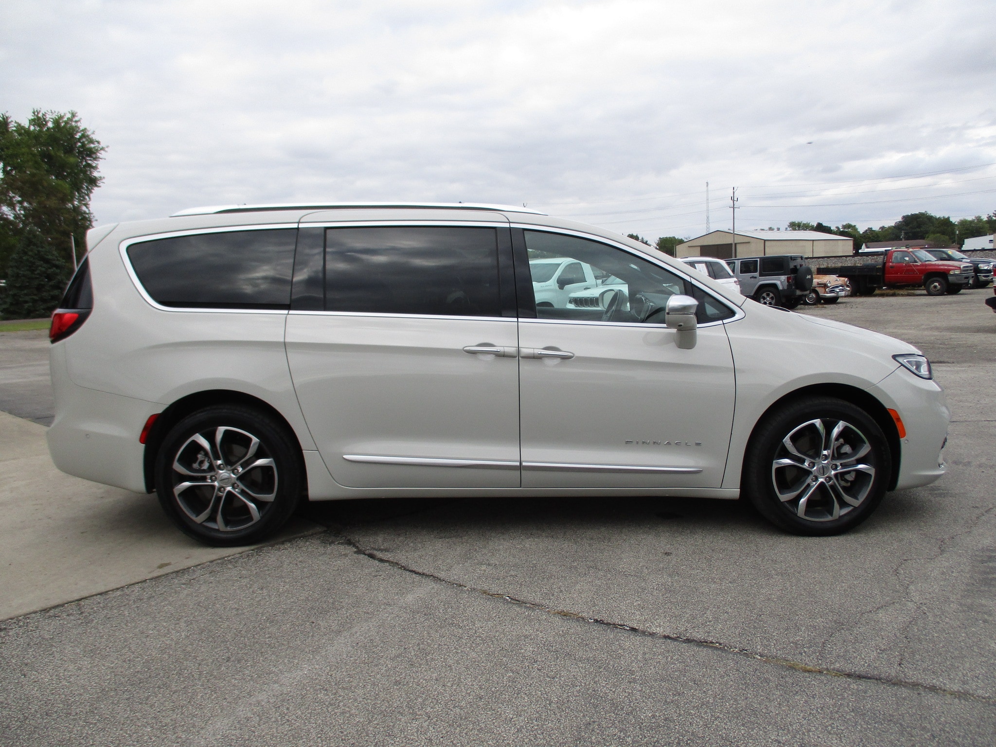 Used 2021 Chrysler Pacifica Pinnacle with VIN 2C4RC3PG1MR518911 for sale in Gibson City, IL