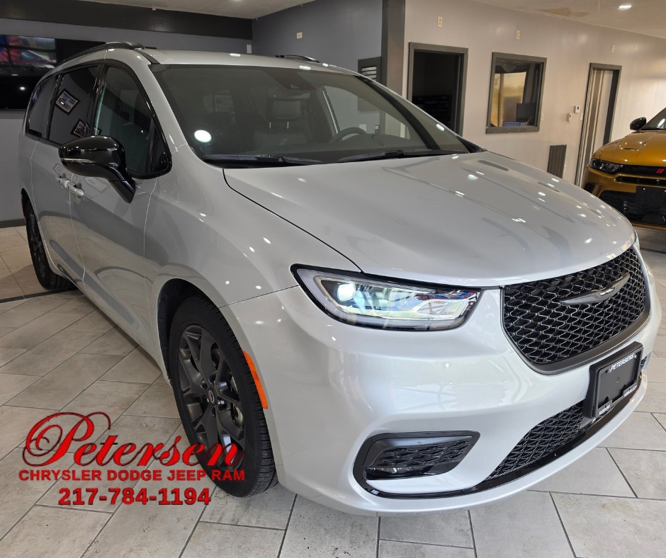 2026 Chrysler Pacifica Select