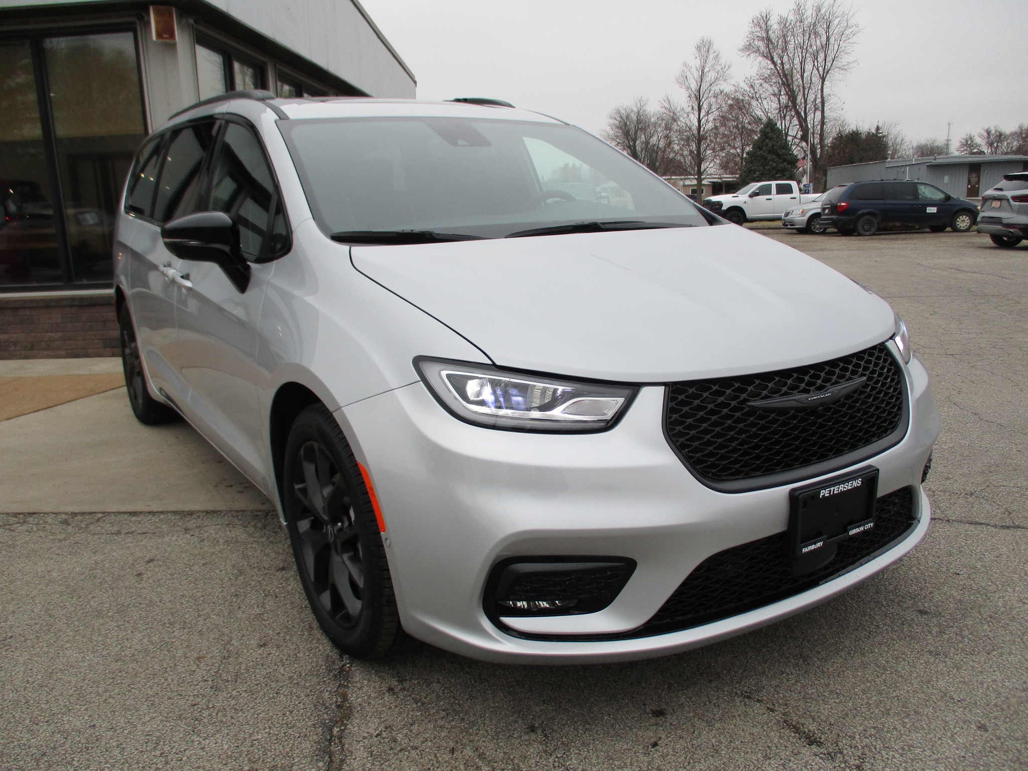 2026 Chrysler Pacifica Limited's photo