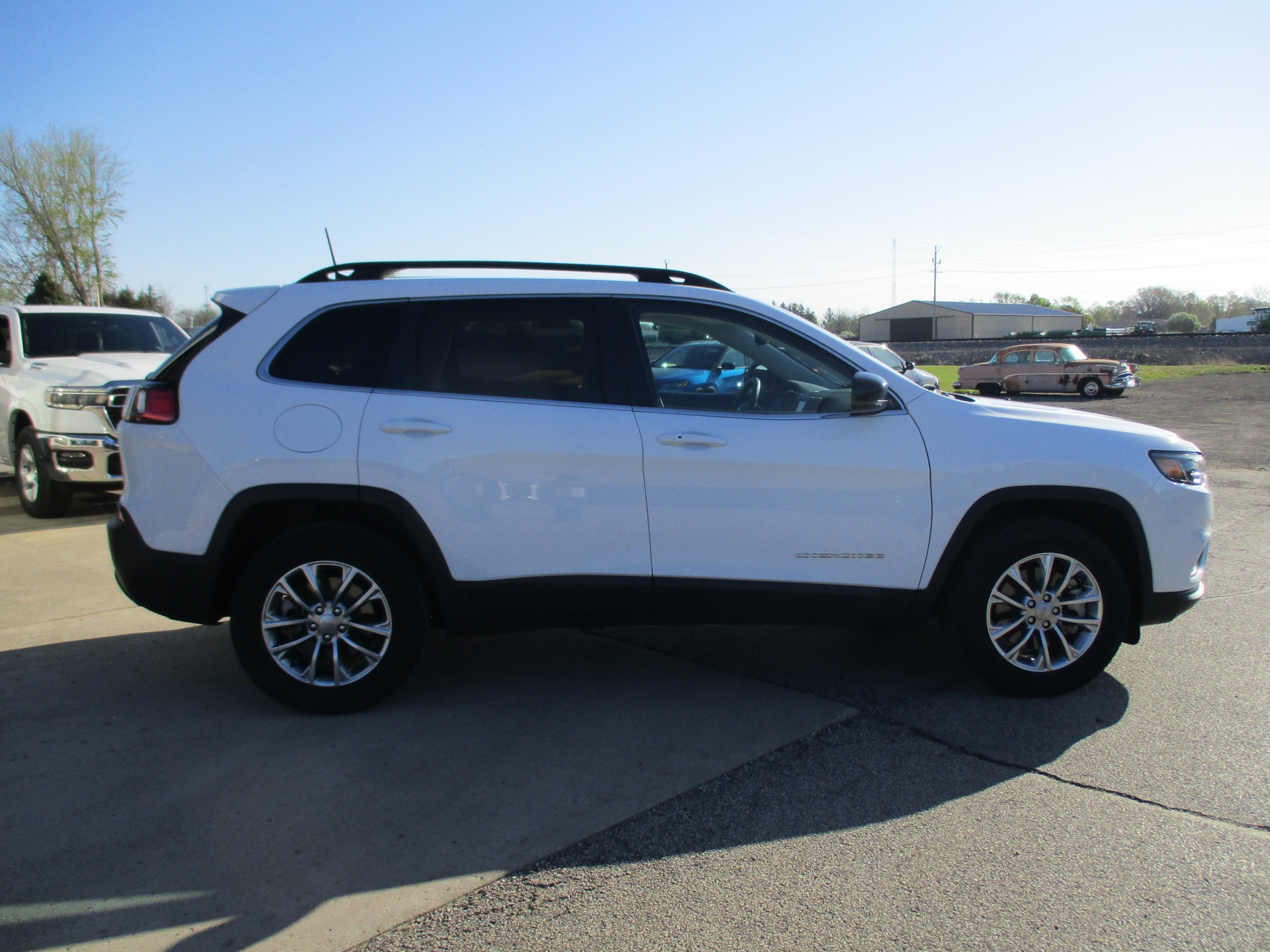 Used 2022 Jeep Cherokee Latitude Lux with VIN 1C4PJMMN5ND510188 for sale in Gibson City, IL