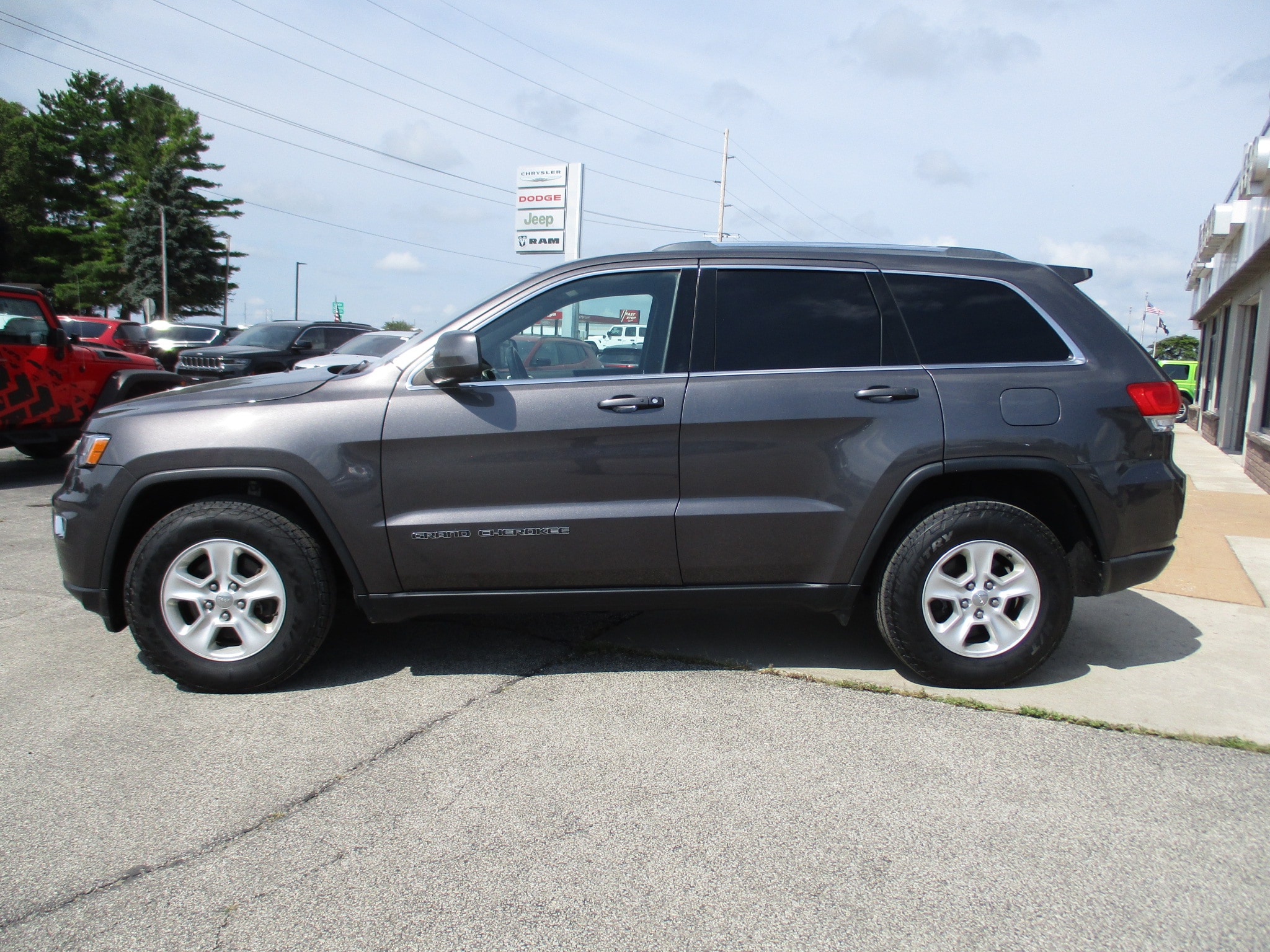 View vehicle photo 5